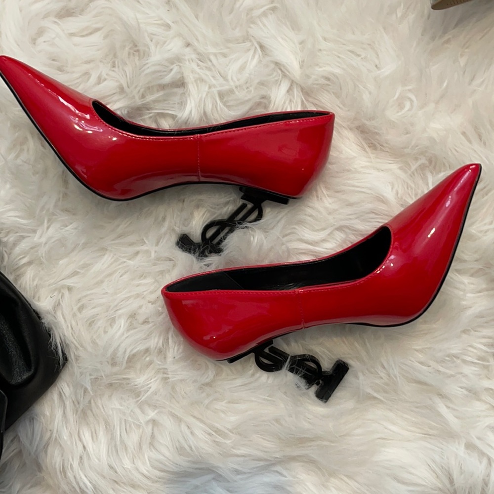 Never worn, cape brown red dollar sign heels.